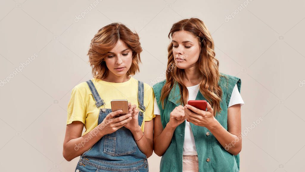 Mobile Web Cute Young Teens